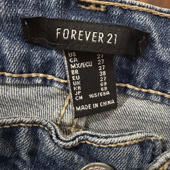 Forever 21 Women’s Distressed Ripped Straight Leg Jeans Blue Size 27 Frayed Hem - Picture 2 of 4